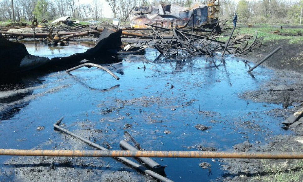 Гатили по нафтогазовидобувному комплексу на Сумщині: інспектори фіксують шкоду від витоку нафти