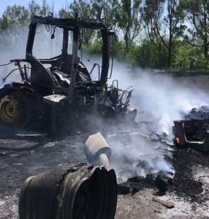 На Харківщині російський літак випустив ракету по трактору, що працював в полі