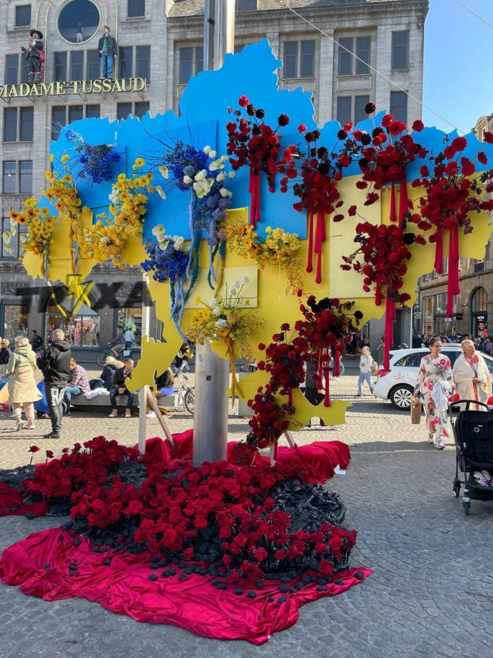 Україна в кривавих букетах (ФОТО)