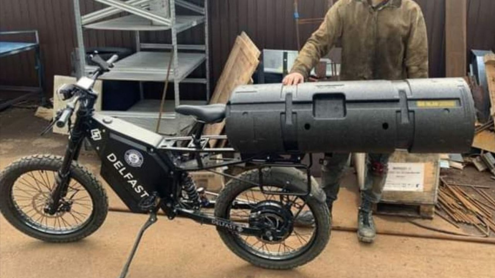 Електричний велосипед з транспортним ящиком для британської протитанкової ракети NLAW
Фото: Twitter/HillridgeOSINT
