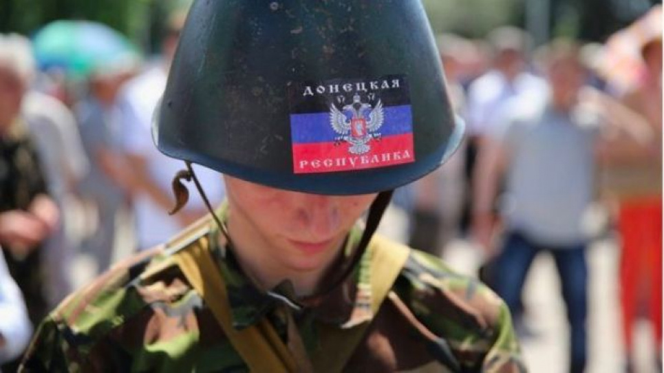 "Дуже брудні, мають бомжуватий вигляд алкашів": окупанти у Мелітополі збирають з людей на цигарки
