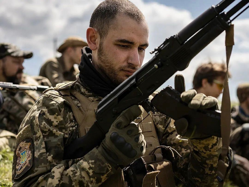 Збільшення доплат та відпусток військовим: Зеленський підписав новий законопроєкт