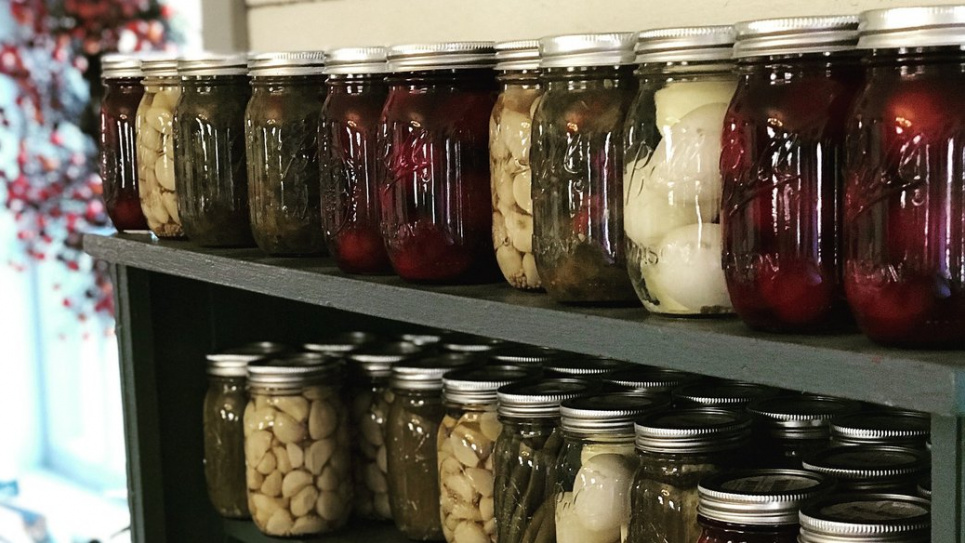 Лише за травень 16 людей потрапили до лікарень із діагнозом ботулізм  Наслідки вживання домашньої продукції з риби та м’яса