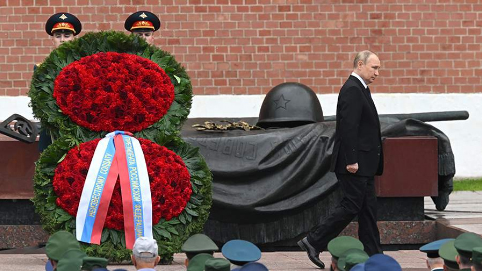 Володимир Путін поклав квіти до Могили Невідомого Солдата