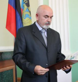 Олександр Нікулін приймає присягу "судді Верховного Суду Донецької Народної Республіки"