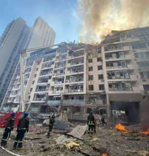 Рятувальники підтвердили загибель людини: по Києву та області ворог наніс 14 ракетних ударів