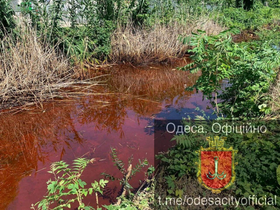 У Куяльнику виявлено червону речовину з різким запахом: на місці працюють експерти(ФОТО)