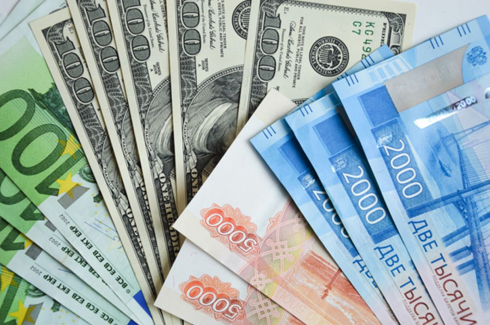 800 кг срібла, земля та сотні тисяч валюти: повідомили про нову партію арештованого майна