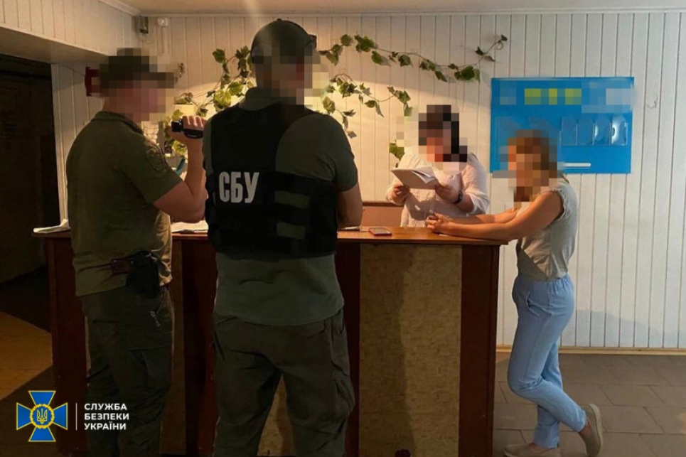 СБУ на Черкащині викрила групу посадовців, які "здавали" безкоштовні квартири переселенцям