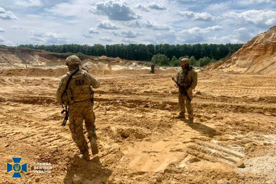 Затримано організатора групи "копачів", які вивезли з нелегальних кар’єрів піску на 1 млрд грн