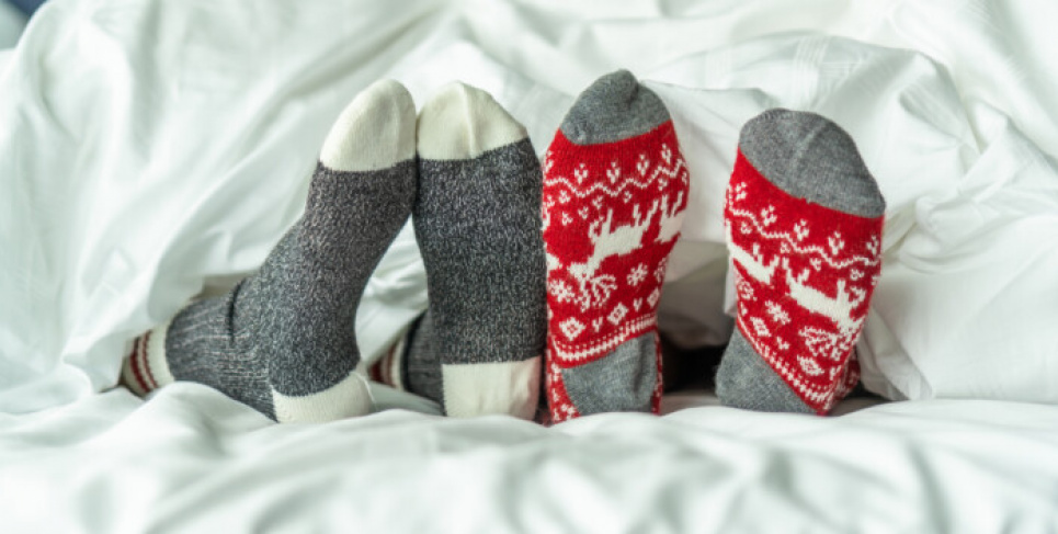 Прикмети та забобони: до чого губляться шкарпетки