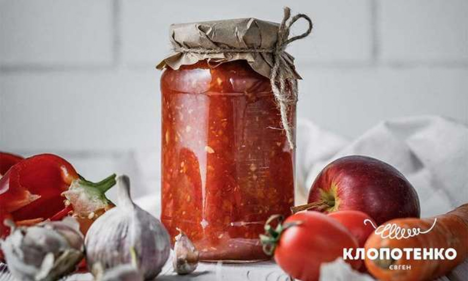 Простий рецепт смачної закуски та соусу: Аджика з яблуками та перцем