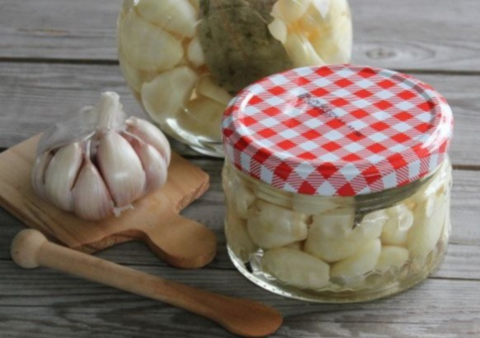 Маринований часник — делікатес на зиму