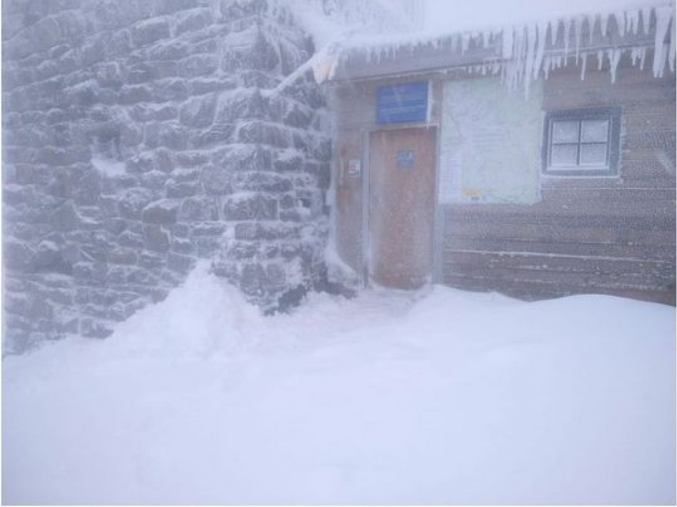 Через негоду в Карпатах туристів просять утриматися від походів у гори