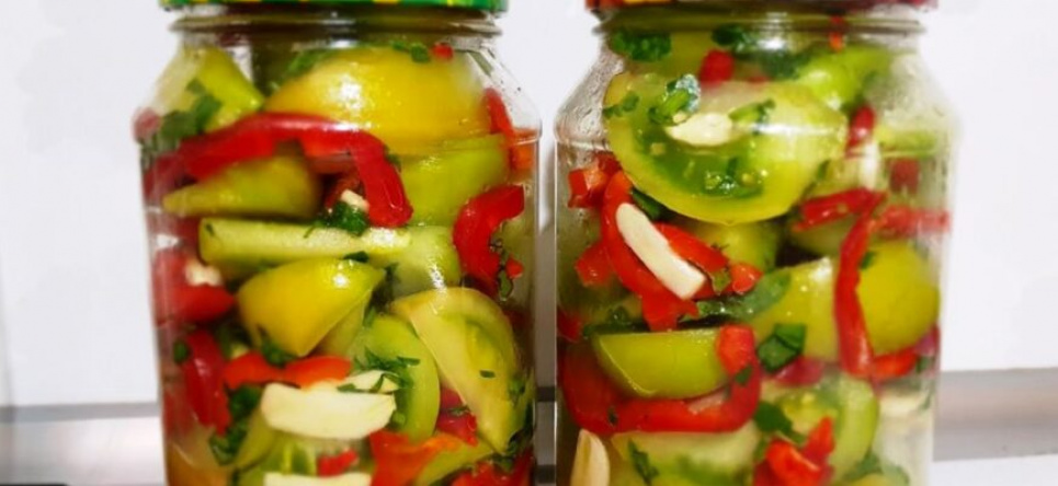 Хрумкі зелені помідори: мариновані, без варіння