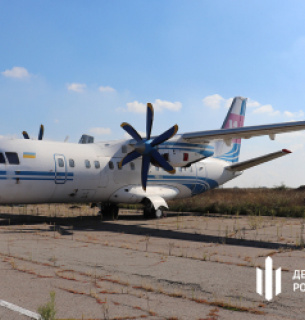 Суд арештував літак, який колаборант мав передати агресору після захоплення південних областей(ФОТО)
