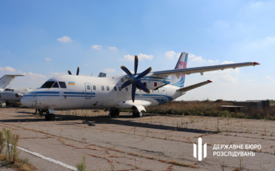 Суд арештував літак, який колаборант мав передати агресору після захоплення південних областей(ФОТО)
