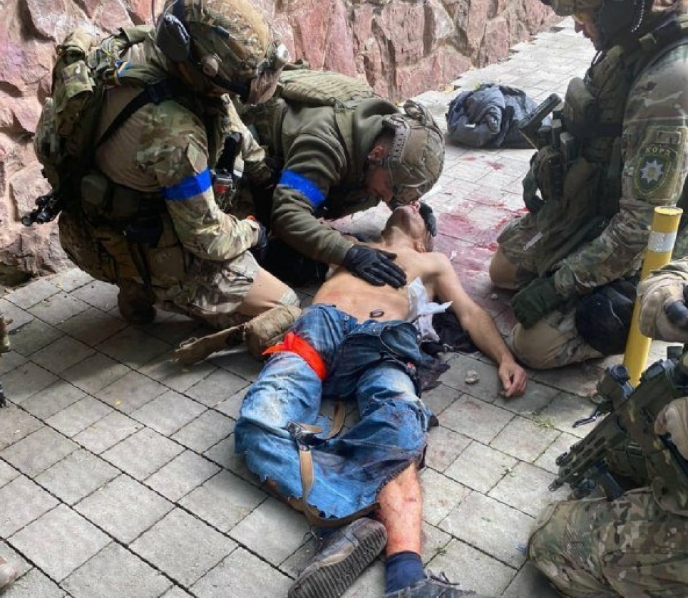 Вбивця 22-річної патрульної в Чернівцях помер після затримання(ФОТО)