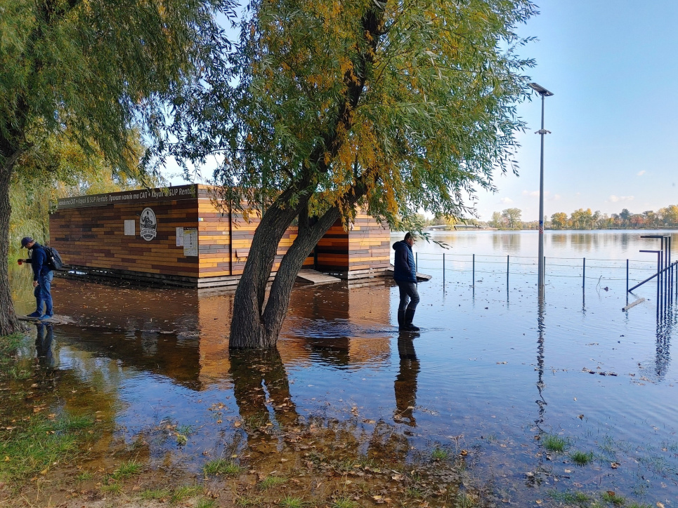 У столиці підтопило Оболонь: вода дійшла до парку "Наталка"