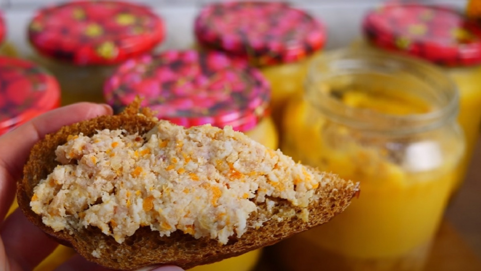 Про запас: рецепт паштету з бекону в банках