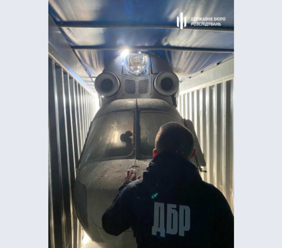 Гелікоптер Мі-2 у контейнері: ДБР під час обшуків на Одеській митниці виявили знахідку(ФОТО)