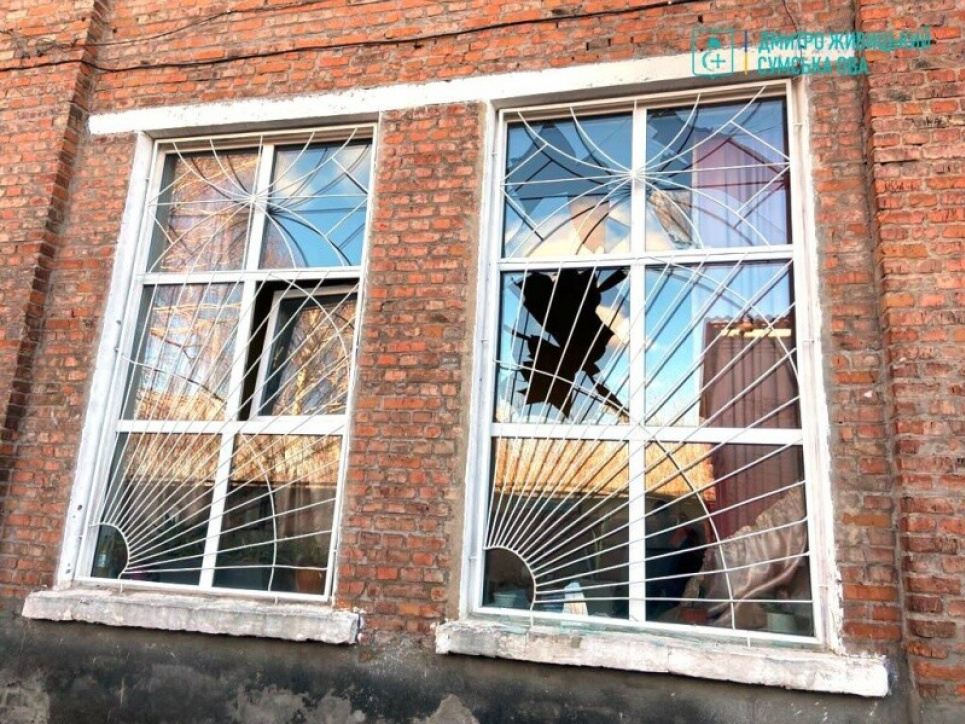 Троє робітників у лікарні з пораненнями: росіяни атакували підприємство на Сумщині