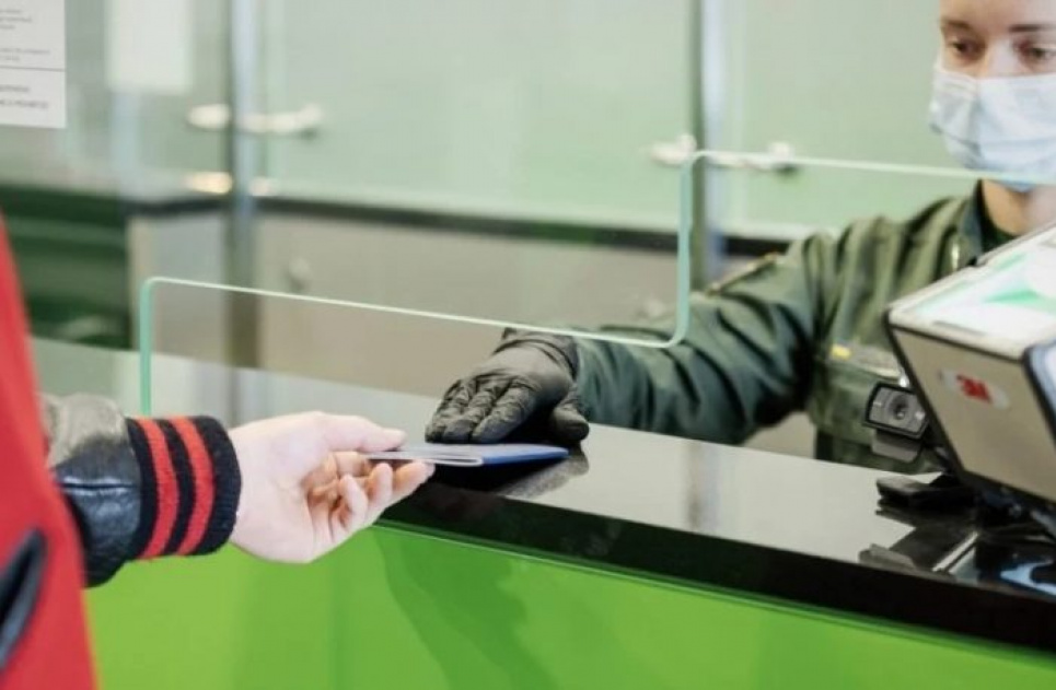 Уряд дозволив чоловікам 18-22 років виїзд за кордон Уряд дозволив чоловікам 18-22 років виїзд за кордон