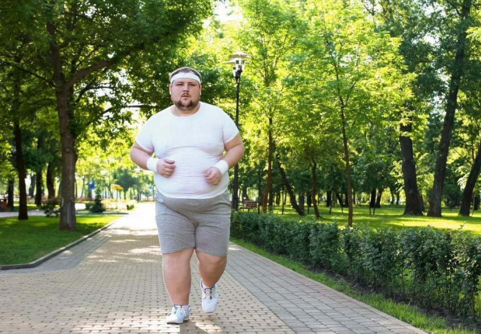 «Те, що жир вийде з потом, — це міф»: дієтолог розповідає про всі «за» і «проти» пробіжки із зайвою вагою