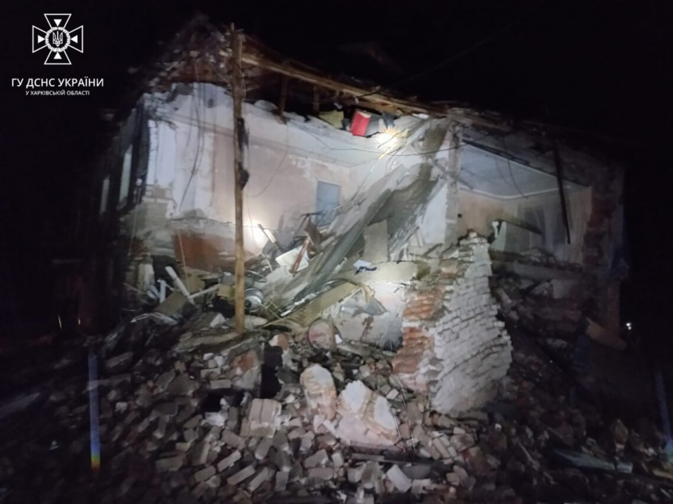 Під завалами знайшли тіло жінки: ворог завдав ракетного удару по Харківщині