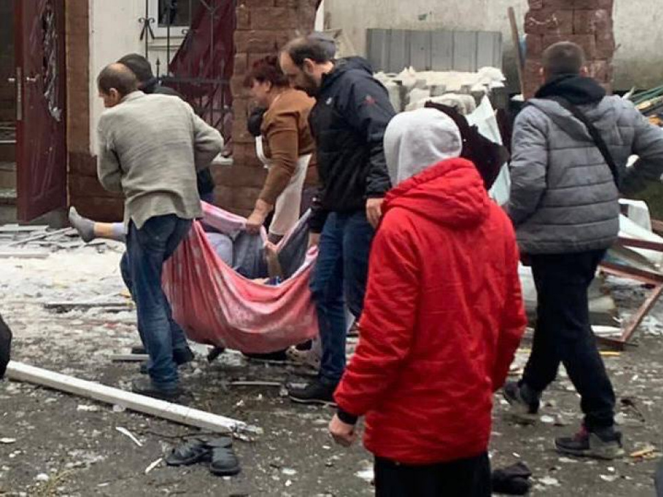 Обстріли України: у Києві три людини загинули і шість постраждали, на Київщині ракета вдарила у багатоповерхівку Вишгород, фото А.Нєбитов