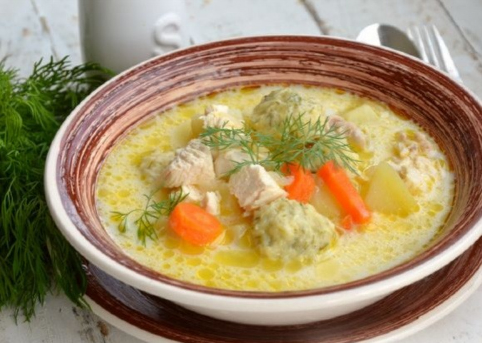 Курячий суп із сирними кульками: незвичайний рецепт першої страви