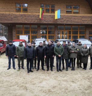 Національні парки отримали чергову партію автівок від литовських колег