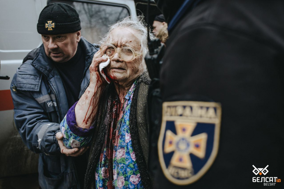 Відшкодування внаслідок поранення: кому і що Робота військових лікарів у Бахмуті. Фото: Белсат