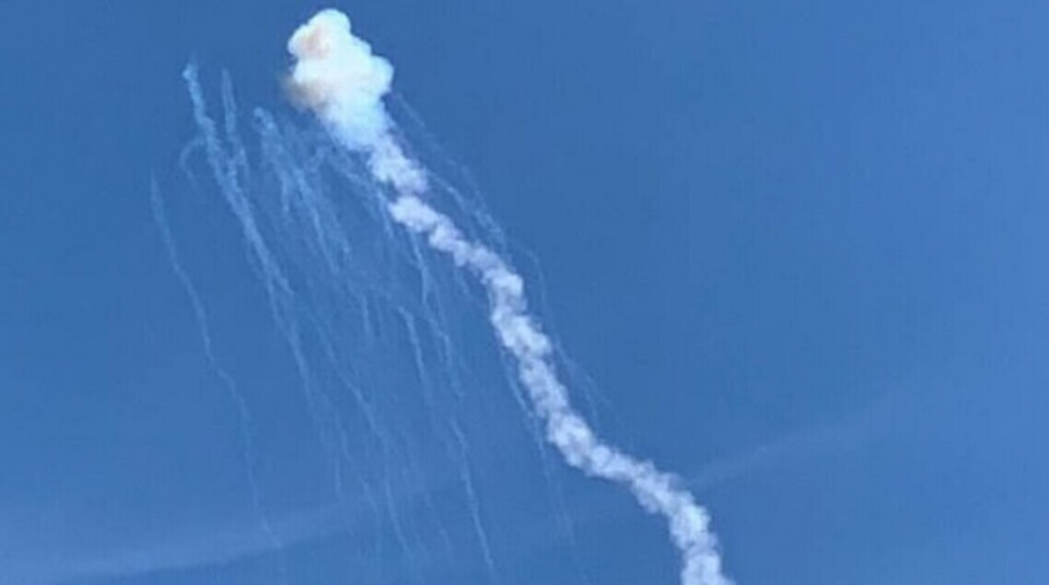 Атака дронів на Київ: уламками пошкоджено проїжджу частину на правому березі