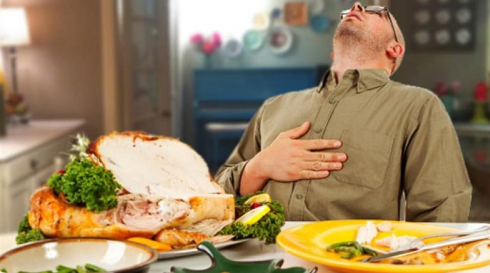 Лише двоє з десяти набирають зайві кілограми за рахунок жиру, в інших це зайва рідина: як зняти набряки після застілля