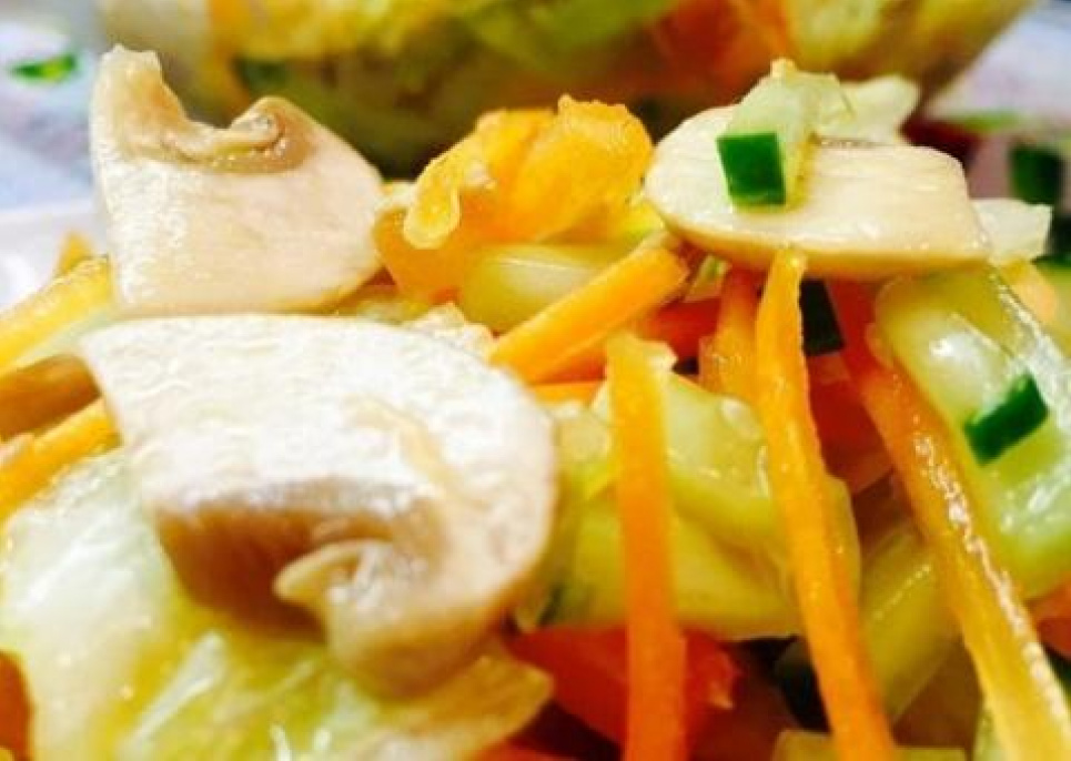 Улюблений салат зі свіжих печериць для веганів