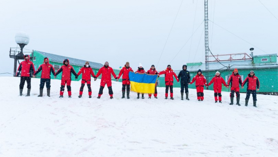 Живий ланцюг: в Антарктиді полярники долучилися до святкування Дня соборності України(ФОТО)