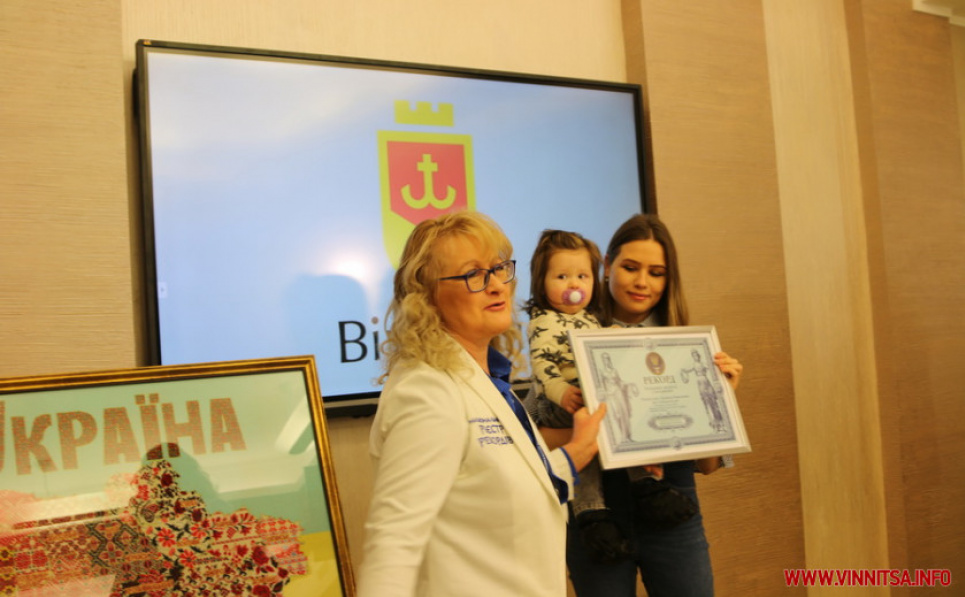 Національний рекорд: у Вінниці зареєстрували найдовше волосся у малюка(ФОТО)