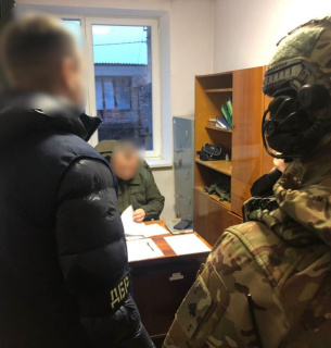 На Львівщині начальник військкомату та лікар організували злочинну схему видачі документів для виїзду закордон