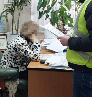 Посадовиця Держлікслужби сприяла завезеню фальсифікованих ліків на загальну суму 32 млн грн