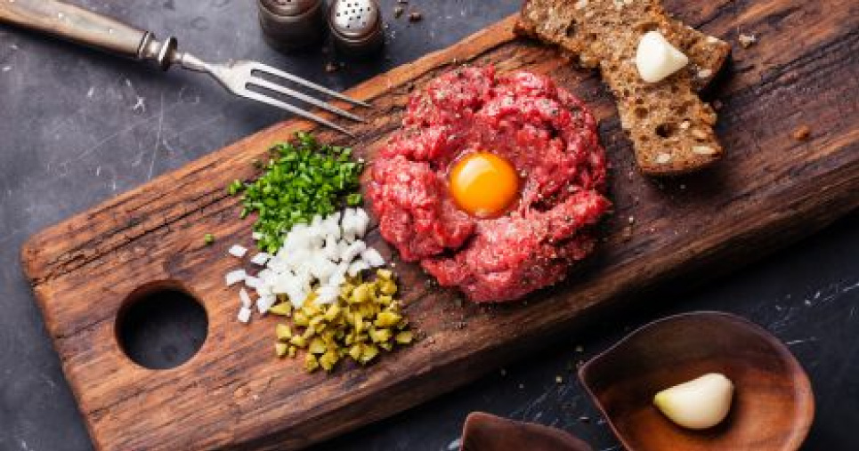 Лікар назвав м'ясо, вживання якого варто обмежити жінкам