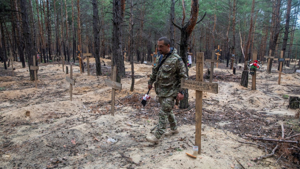 Названо дві області, де виявили найбільші масові поховання мирних жителів
