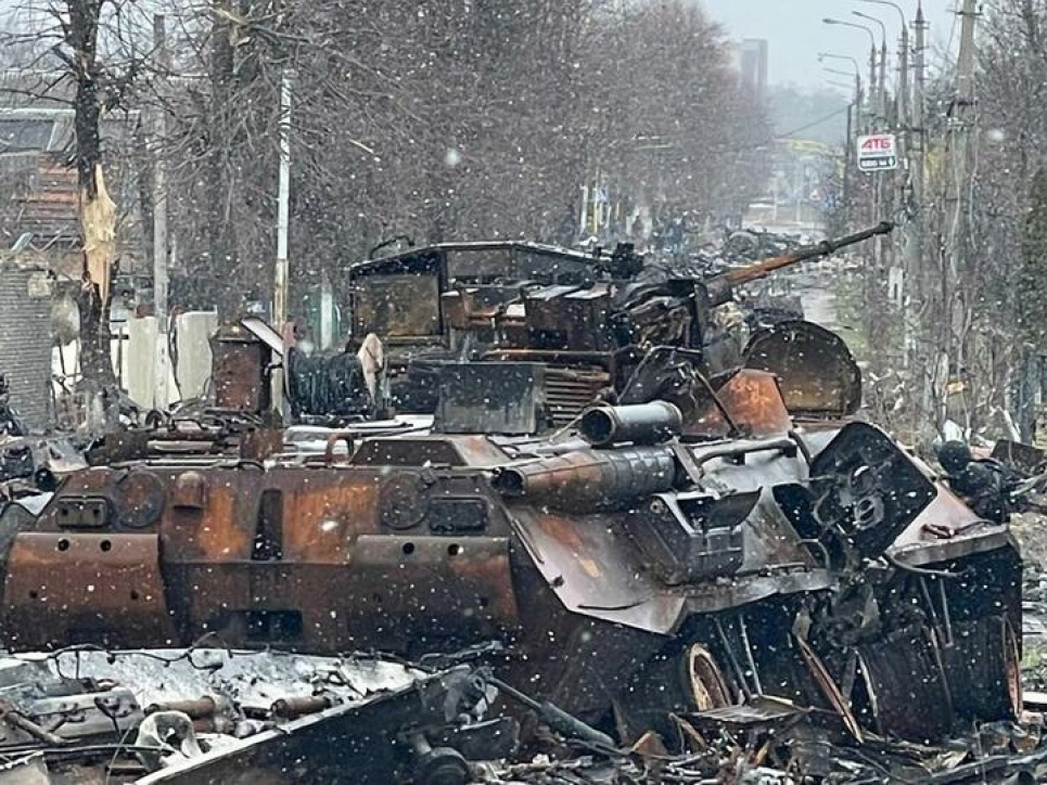 Зведені дані про втрати ЗСУ та Росії за рік показують, що Україна втрачає в рази менше техніки: в чому причина Російська військова техніка, знищена у місті Буча Київської області. Фото: Flamberge-Flamberge — Own work, CC BY-SA 4.0, commons.wikimedia.org