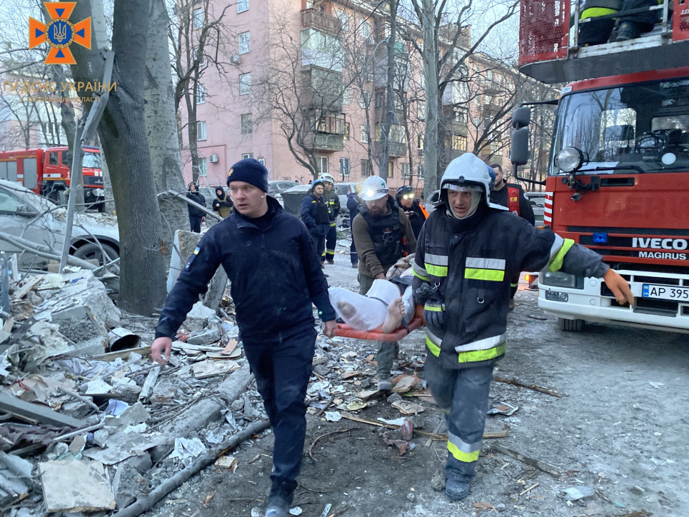 Ракетний обстріл Запоріжжя: троє загиблих, троє у важкому стані (ФОТО)