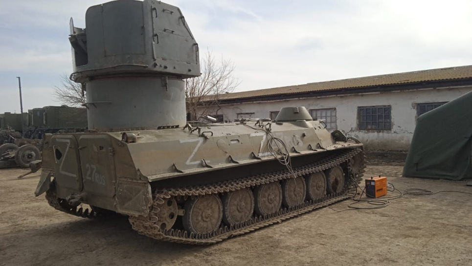 «Якщо доїде, звісно»: росіяни відправляють на фронт розробку 1945 року — МТ-ЛБ із 25-мм корабельним гарматним комплексом