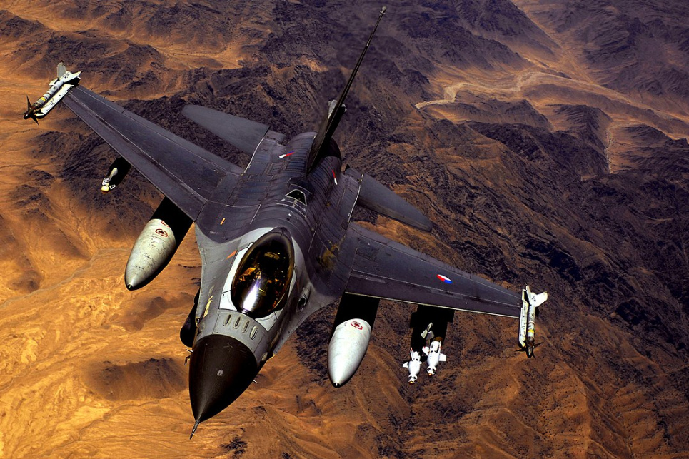 F-16 ВПС Нідерландів над Афганістаном, 2008 рік. Фото: Енді Дунавей, AffenseLink.mil, commons.wikimedia.org