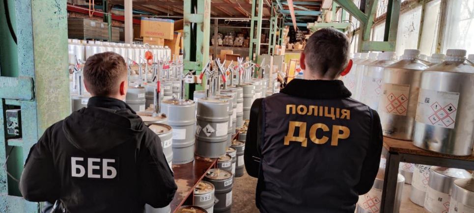 Продукції на понад 100 млн грн: в Одесі підпільно розливали парфуми відомих брендів