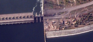 Супутниковий знімок руйнувань на Каховській ГЕС, 12 листопада 2022 року