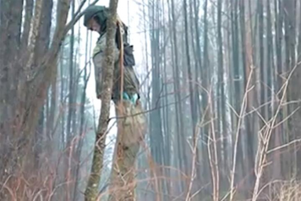 Макет повішеного російського солдата на українсько-білоруському кордоні. Застава «Глушковичі», Білорусь, березень 2023 року. Скріншот відео ОНТ