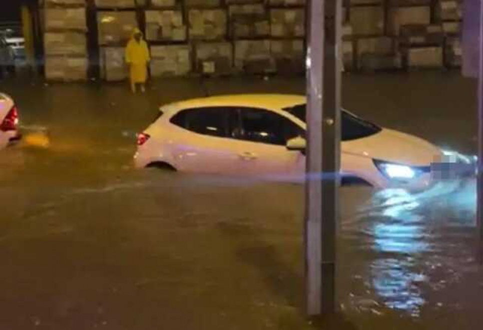 Вода затопила вулиці і будинки: Туреччина потерпає від чергового стихійного лиха